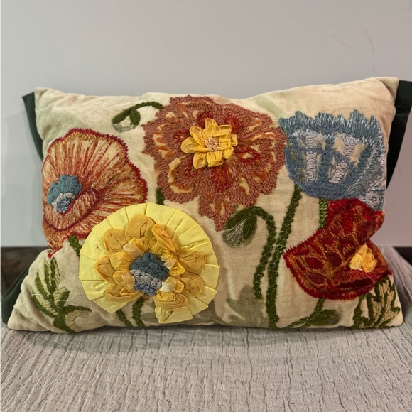 Pair (2) of Vintage Pier 1 Floral Embroidered Accent Pillows - Picture 8 of 12